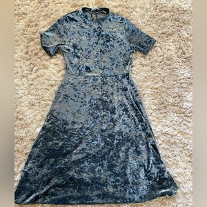 Roolee dress tea n rose. Velvet blue. Medium
